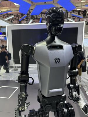 進(jìn)廠“打工”、人機(jī)共融 解碼人形機(jī)器人發(fā)展新趨勢